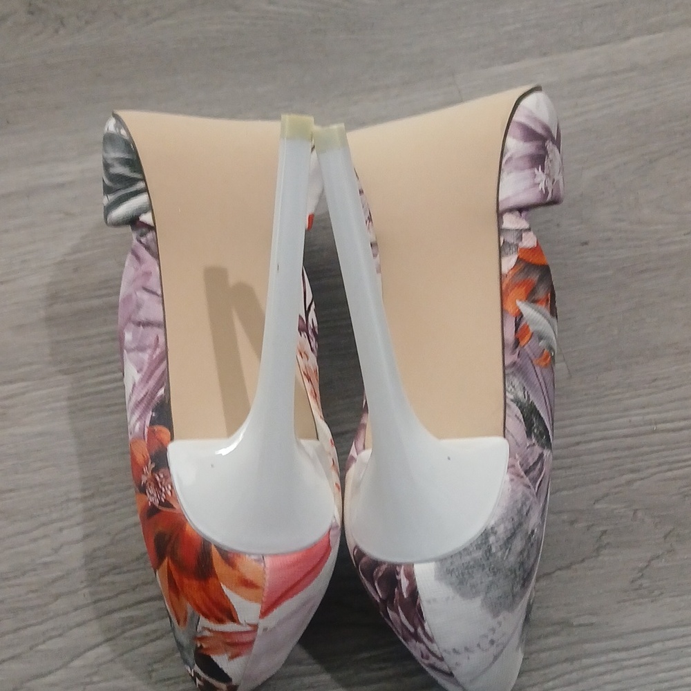 JustFab Monika Floral Stiletto Heels Watercolor Pointed Toe Pumps Sz 7.5 NWOT - Picture 9 of 9
